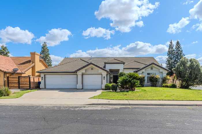 photo 1: 544 Goshen Avenue, Clovis CA 93611