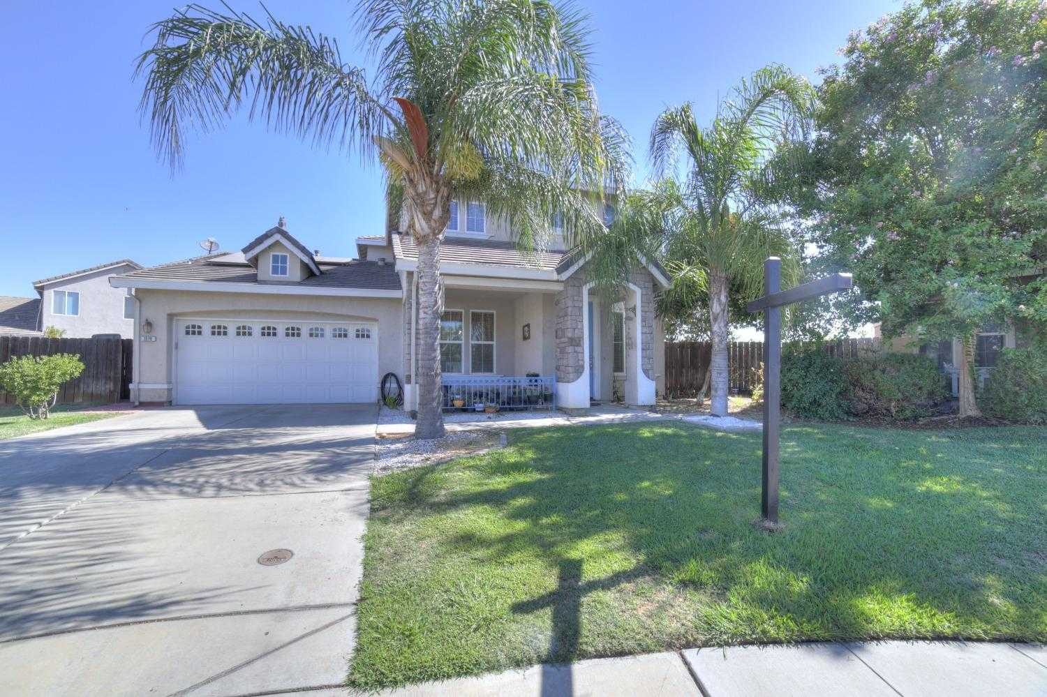 photo 1: 1079 San Diego Avenue, Madera CA 93637