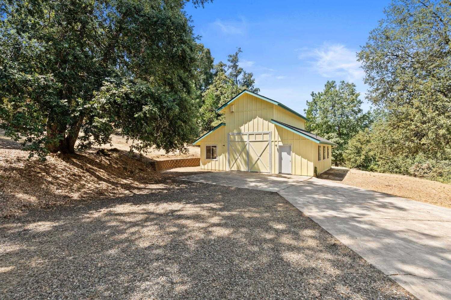 photo 3: 36902 Cedar Mountain Lane, Coarsegold CA 93614