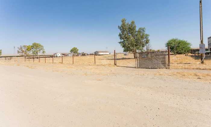 photo 2: 47930 Lost Hills Road, Coalinga CA 93210