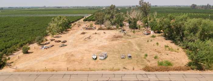 photo 1: 561 N Oliver Avenue, Sanger CA 93657