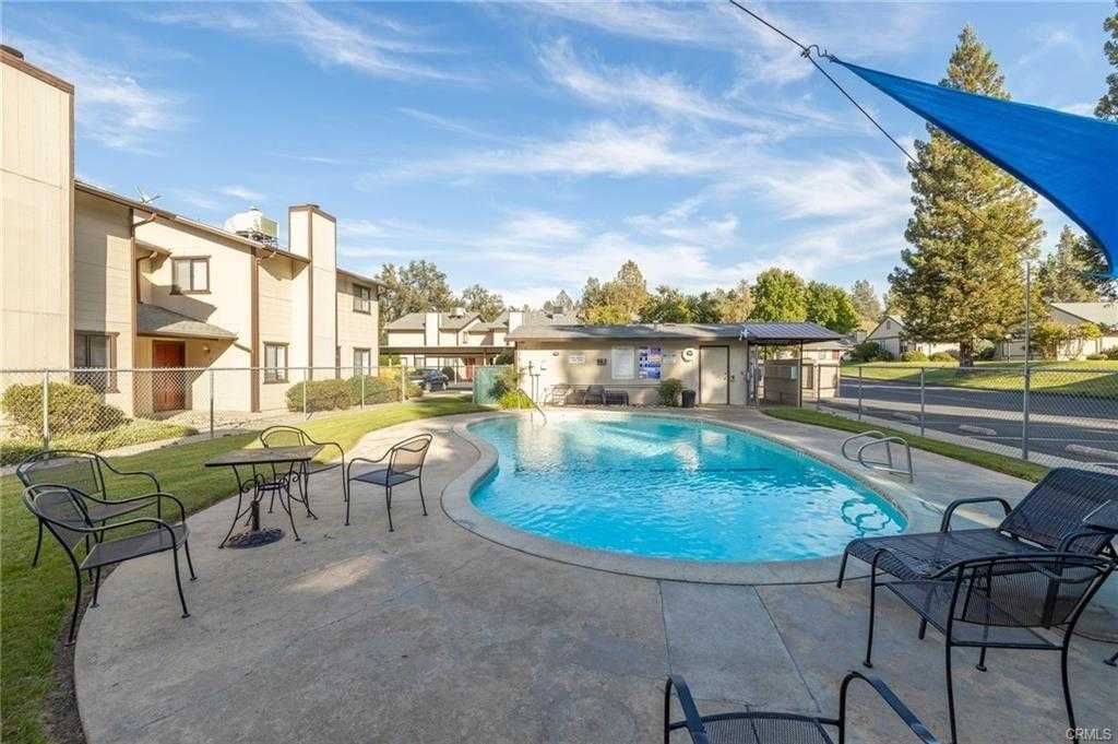 photo 1: 49400 River Park Road Unit 17, Oakhurst CA 93644