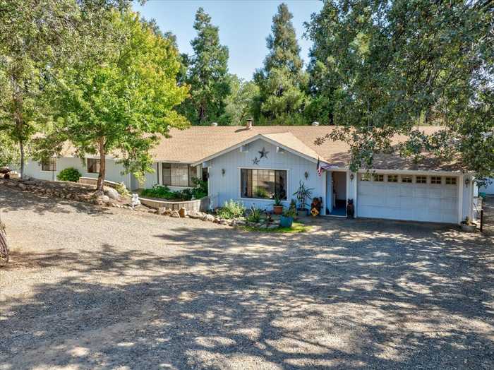 photo 1: 58467 Road 601, Ahwahnee CA 93601