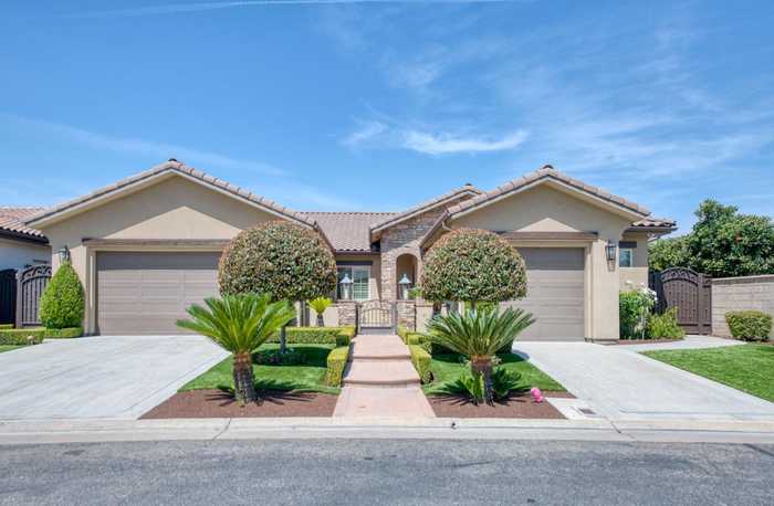 photo 1: 1586 N Newberry Lane, Clovis CA 93619