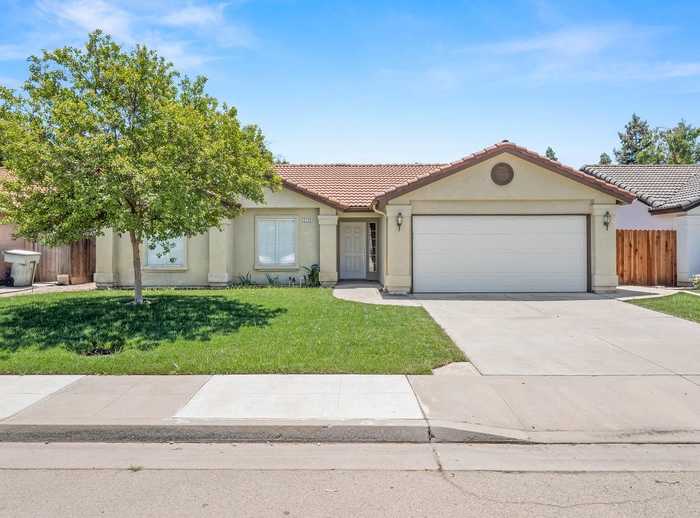 photo 1: 2739 Jenni Avenue, Sanger CA 93657