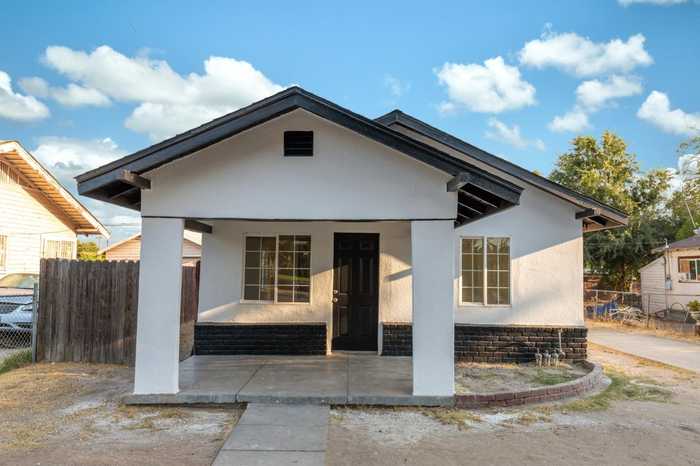 photo 1: 4584 E Balch Avenue, Fresno CA 93702