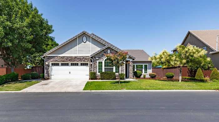 photo 1: 4127 N Newport Bay, Clovis CA 93619