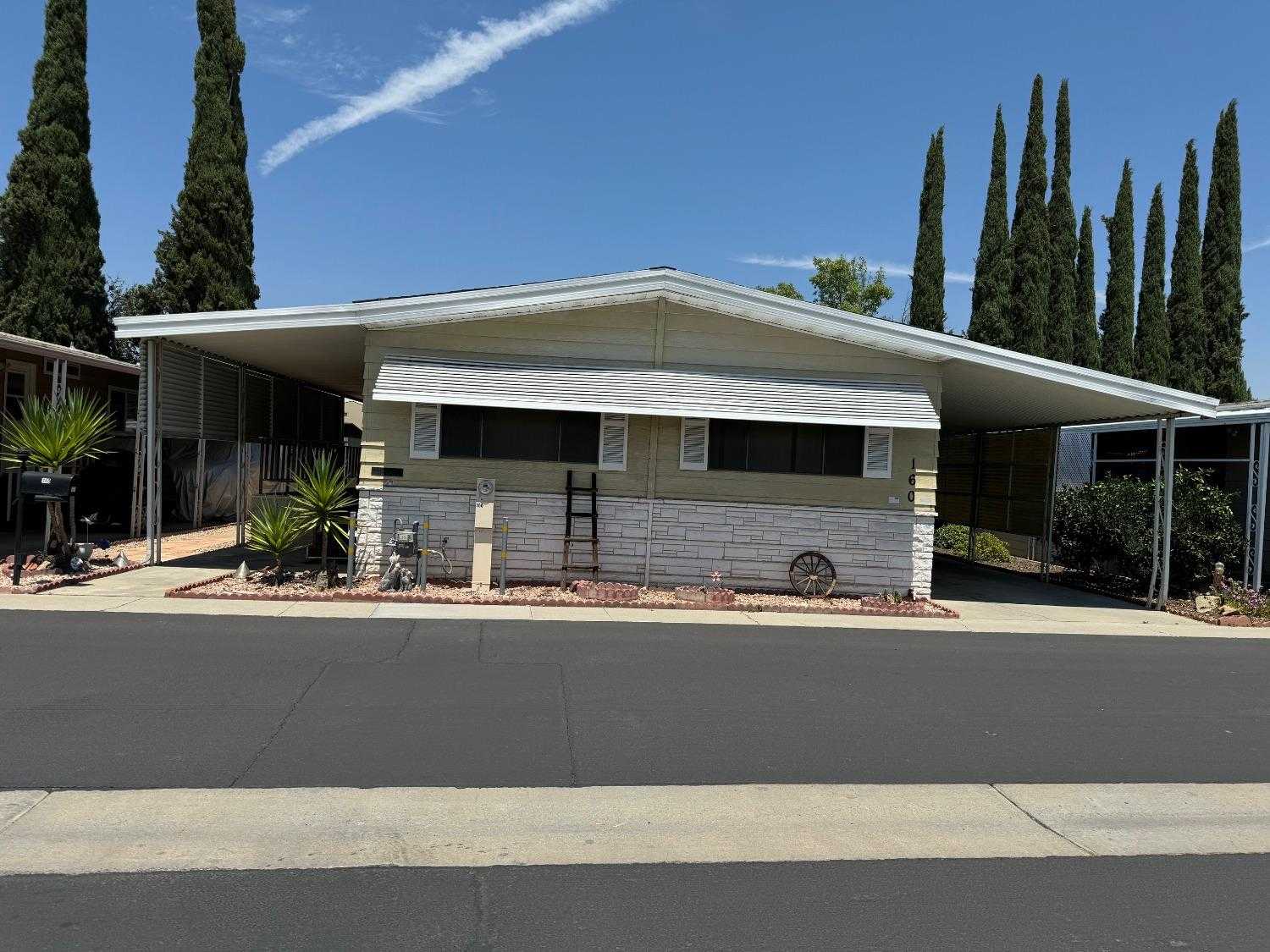 photo 1: 1500 Villa Avenue Unit 160, Clovis CA 93612