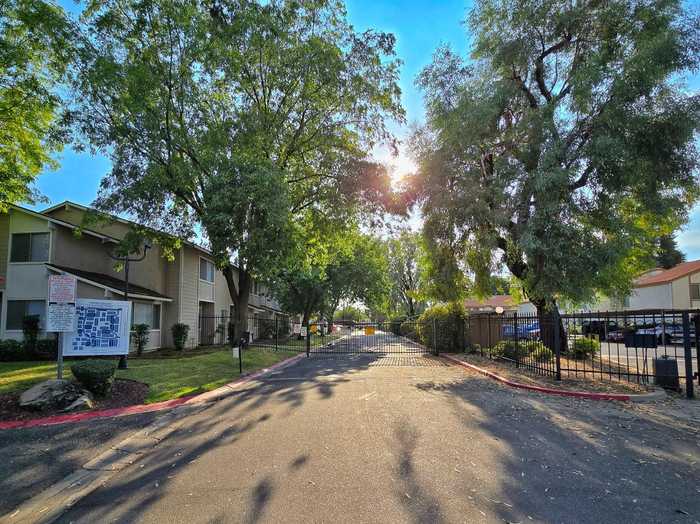 photo 1: 4755 N Cedar Avenue Unit 104, Fresno CA 93726