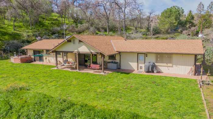 photo 1: 51859 Sesame Ln, Squaw Valley CA 93675