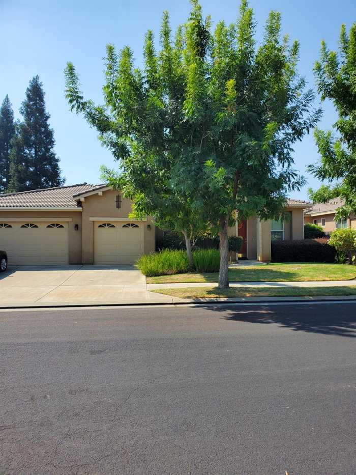 photo 1: 3050 Serena Avenue, Clovis CA 93619