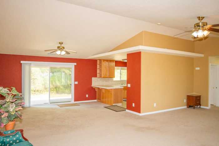 photo 2: 47463 Creekside Road, Squaw Valley CA 93675