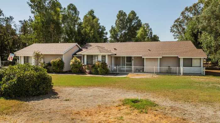 photo 1: 12807 E Alamos Avenue, Sanger CA 93657