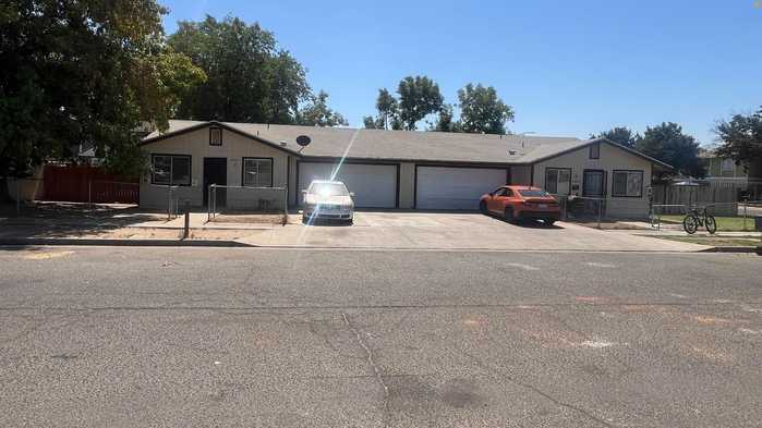 photo 1: 2645 W Robinson Avenue, Fresno CA 93705