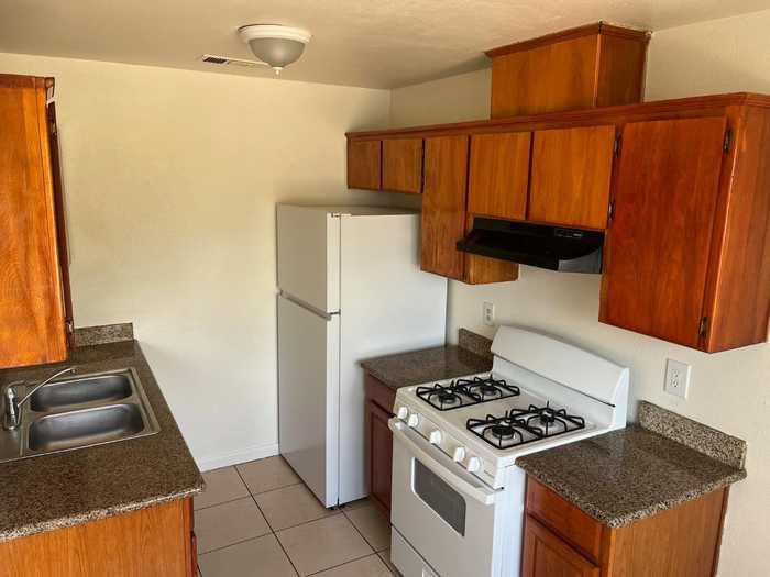 photo 2: 2645 W Robinson Avenue, Fresno CA 93705