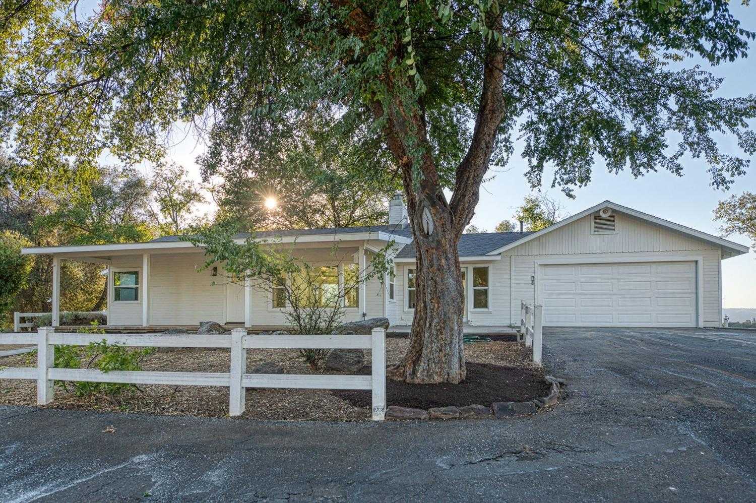 photo 2: 49281 Deerview Lane, Oakhurst CA 93644