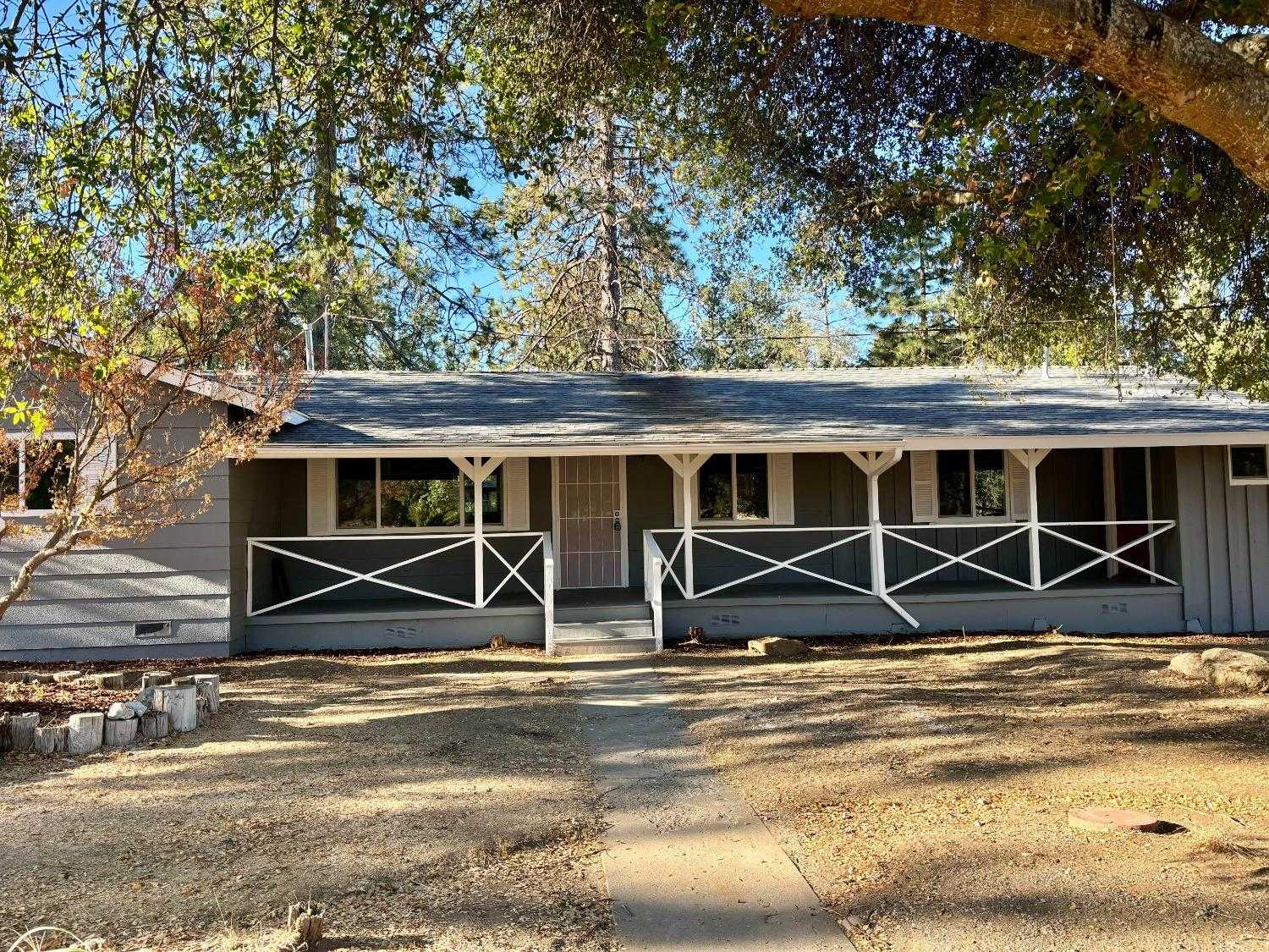 photo 1: 51827 Road 423, Oakhurst CA 93644