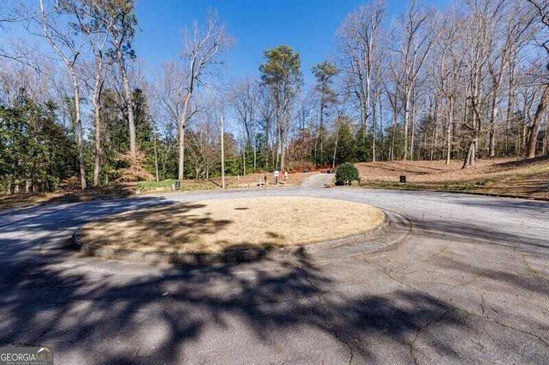 photo 3: 2978 Habersham Court, Atlanta GA 30305