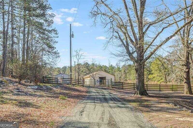 photo 1: 6133 Brownsville Lithia Springs Road, Lithia Springs GA 30122