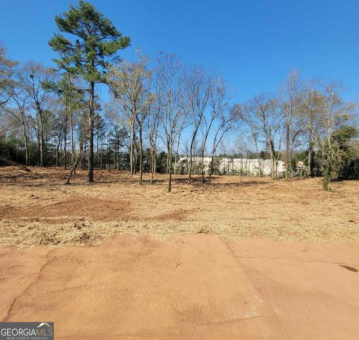 photo 1: 141 N Expressway, Griffin GA 30223