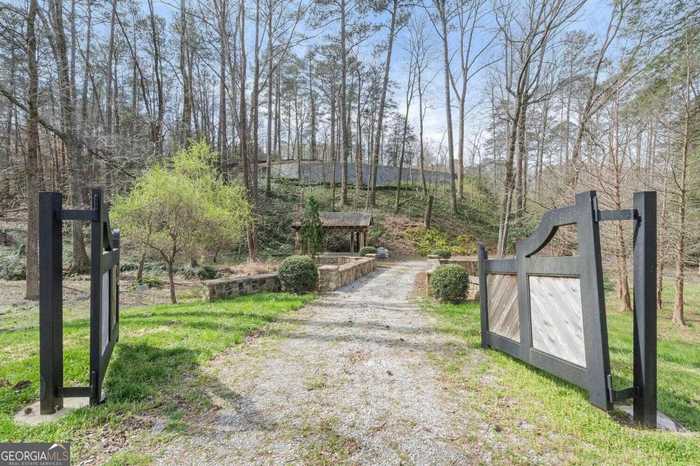 photo 2: 4888 Jett Road, Atlanta GA 30327