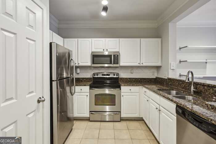 photo 2: 1100 Westchester Ridge NE Unit 1110, Atlanta GA 30329