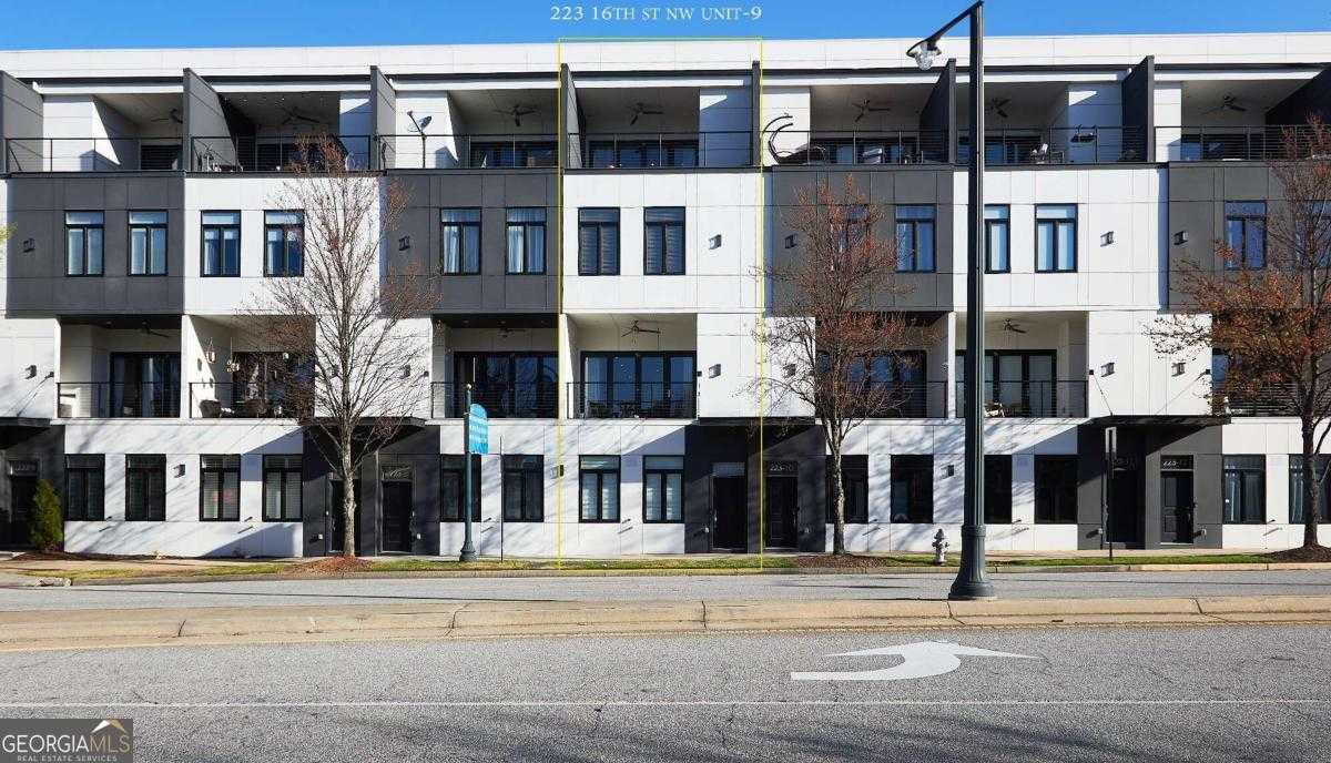 photo 1: 223 16th Street Unit 9, Atlanta GA 30363