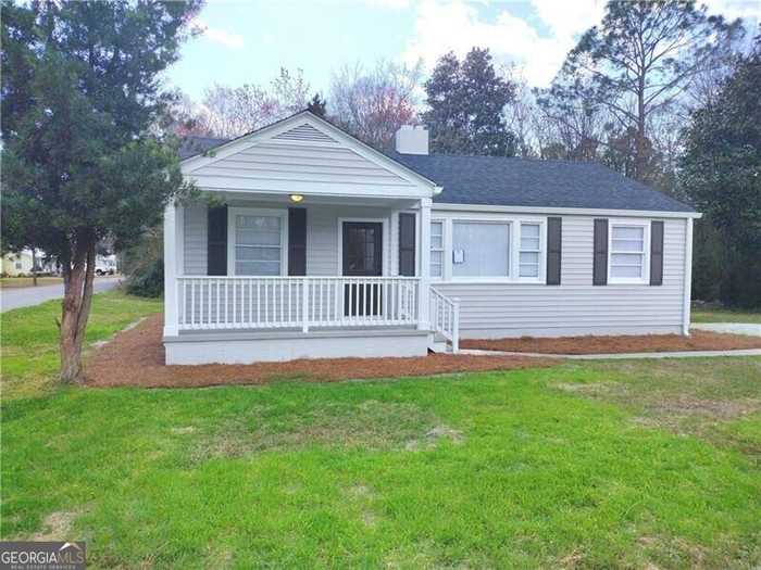 photo 2: 143 Simmons Street, Baxley GA 31513