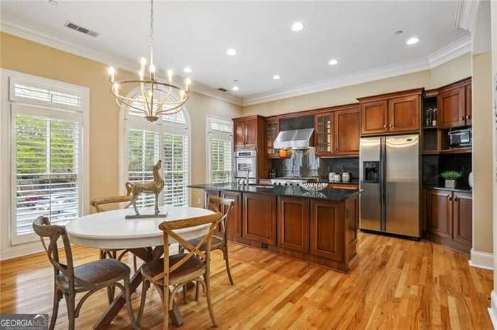 photo 2: 4222 Rickenbacker Drive NE Unit 4, Atlanta GA 30327