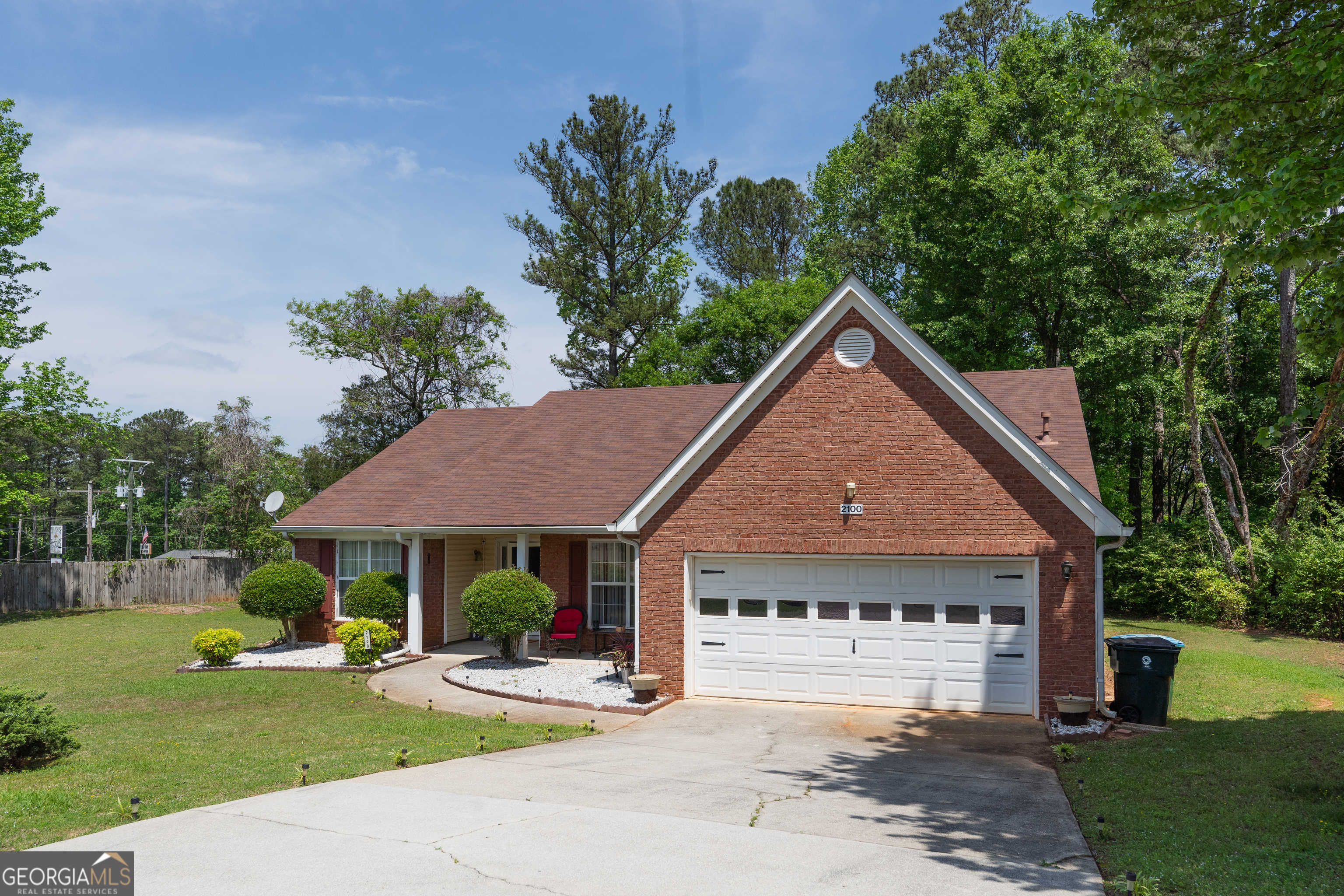 photo 2: 2100 Thorndale Drive SW, Lilburn GA 30047