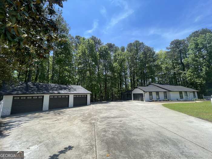 photo 2: 6147 Shadow Rock Drive, Lithonia GA 30058