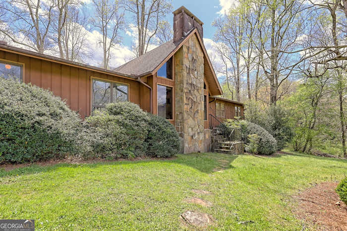 photo 1: 726 Cathey Rd, Rabun Gap GA 30568