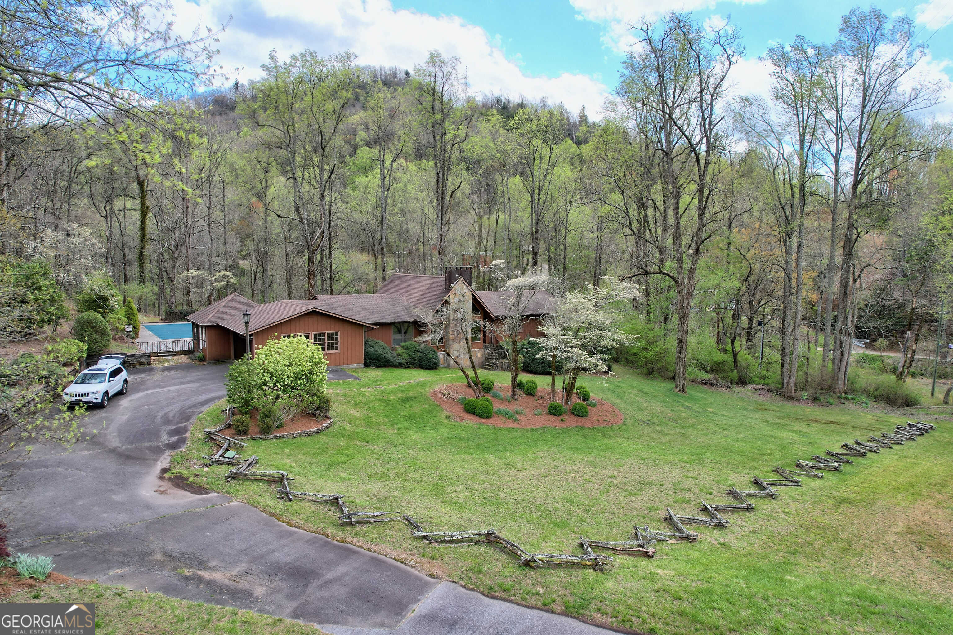 photo 3: 726 Cathey Rd, Rabun Gap GA 30568