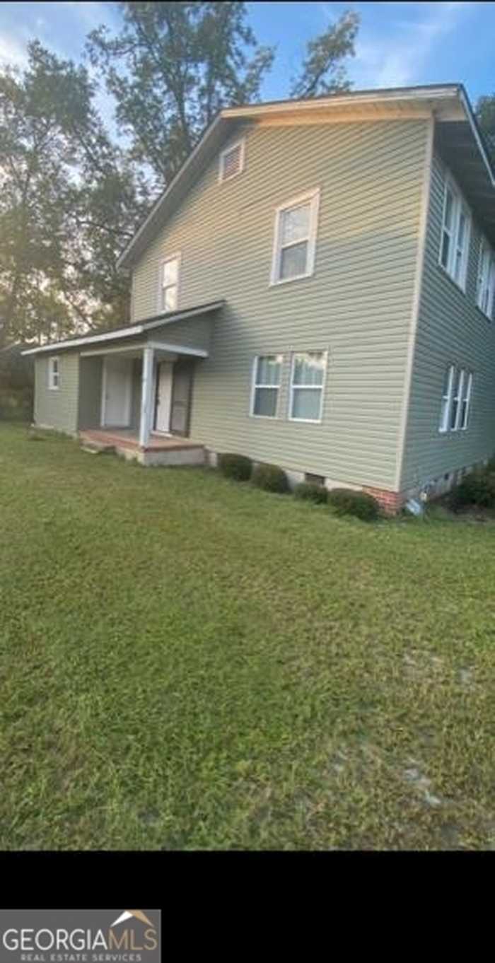 photo 1: 532 Calhoun Street, Swainsboro GA 30401