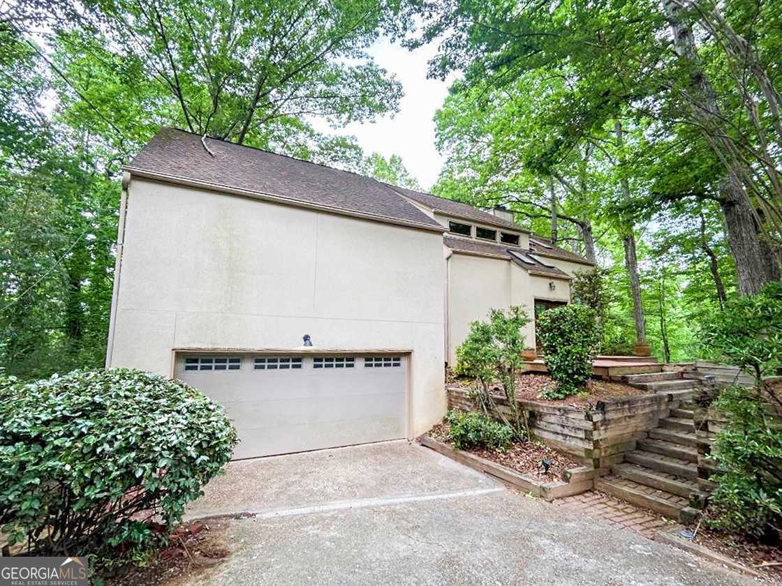 photo 3: 175 River Court Parkway, Sandy Springs GA 30328