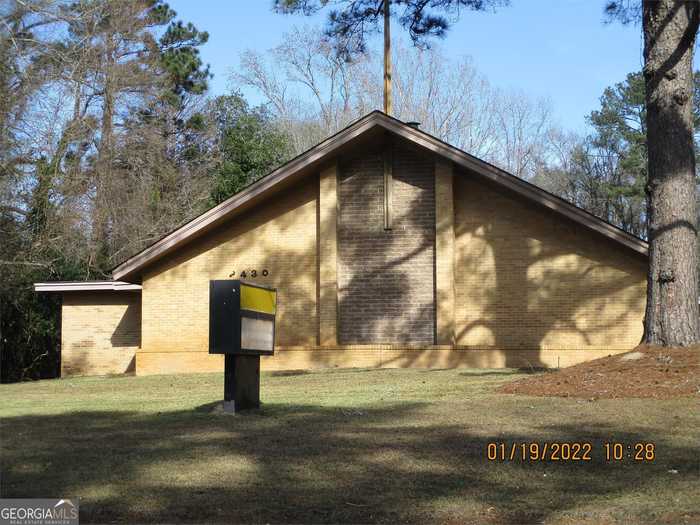 photo 1: 2430 SHURLING DR, Macon GA 31211