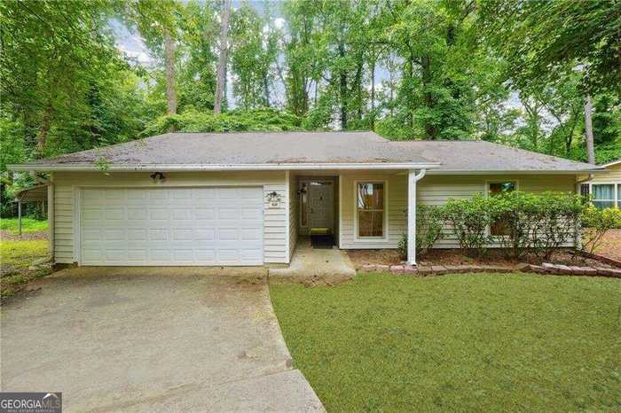 photo 1: 160 Creekmont Court, Roswell GA 30076