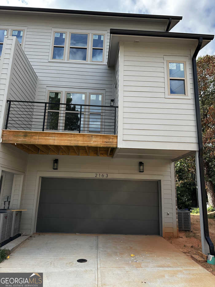 photo 2: 2160 Dresden Drive Unit 1, Chamblee GA 30341