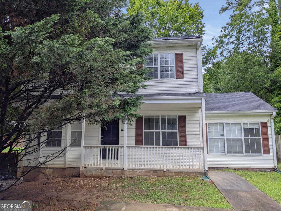 photo 1: 594 WAYNES Court, Atlanta GA 30354