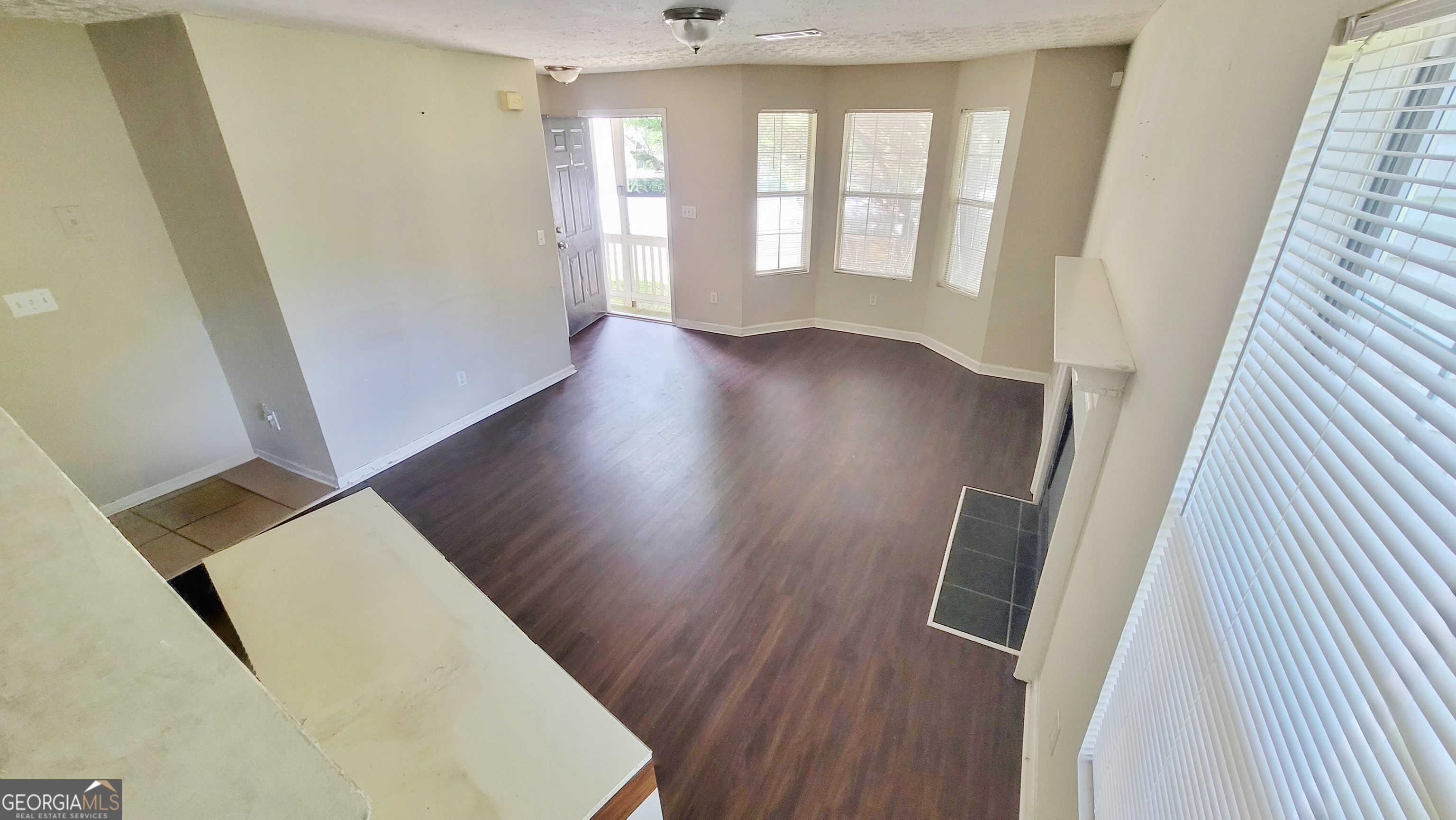 photo 3: 594 WAYNES Court, Atlanta GA 30354