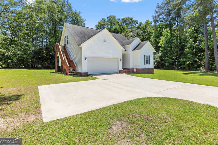 photo 2: 216 Crest Drive, Cochran GA 31014