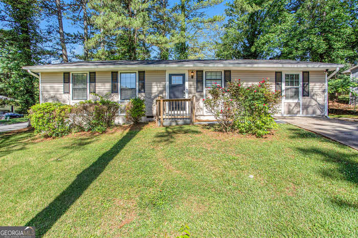 photo 1: 4024 Big Valley Trail, Stone Mountain GA 30083