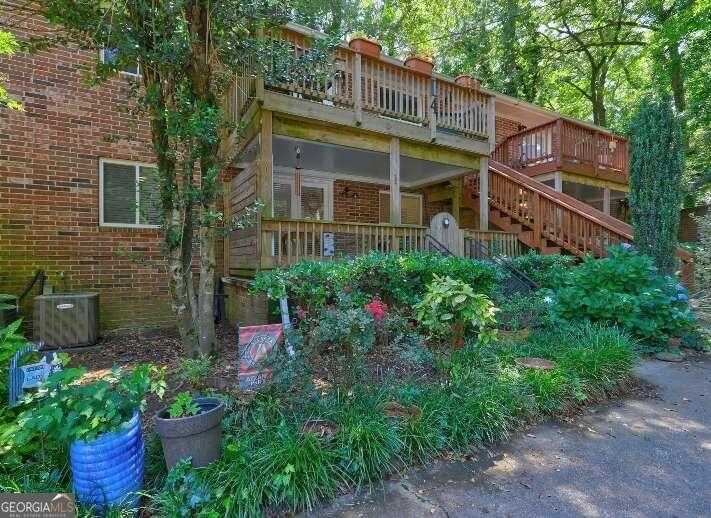 photo 3: 4266 Roswell Road NE Unit L-2, Atlanta GA 30342