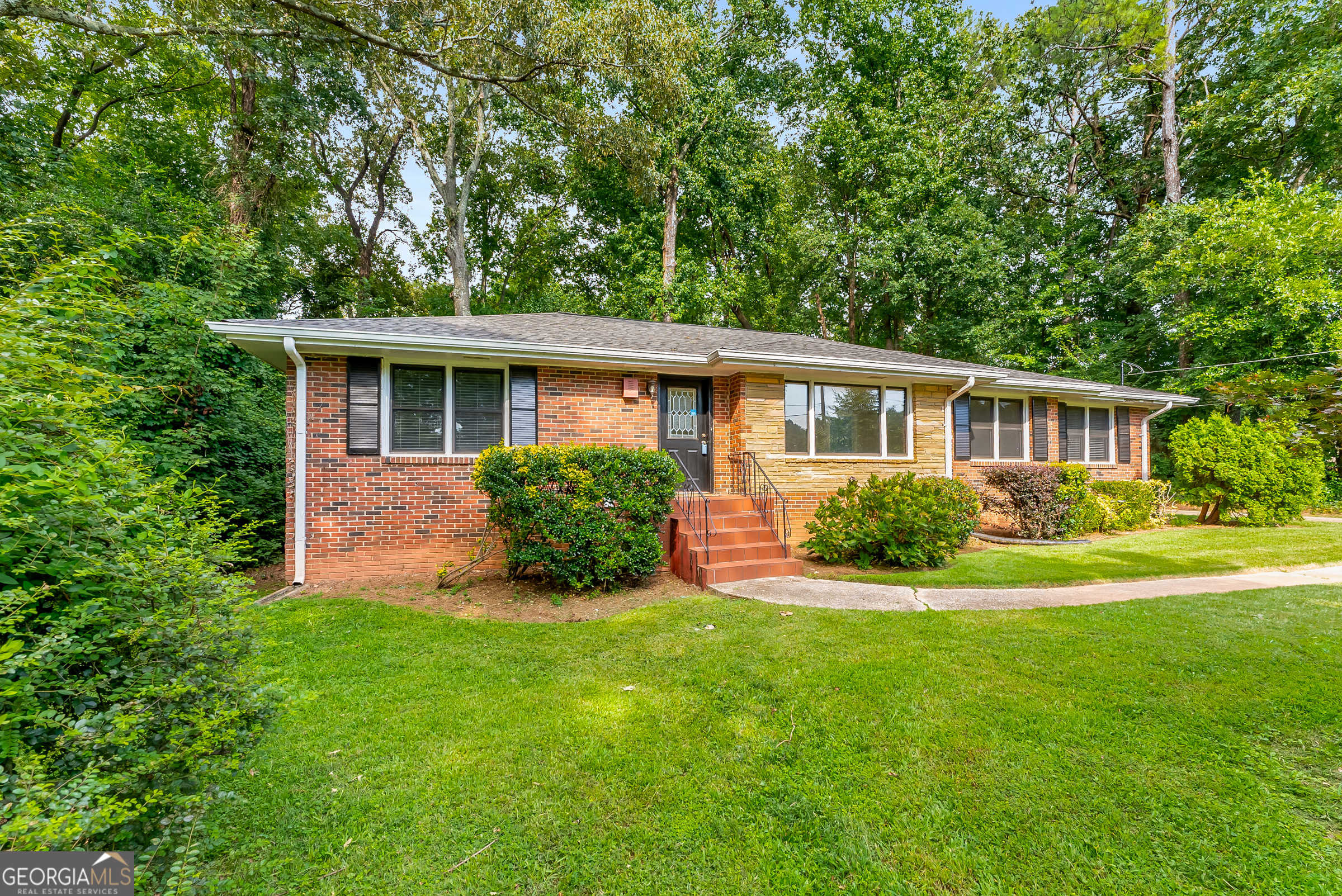 photo 1: 1306 Poplarcrest Circle, Atlanta GA 30316