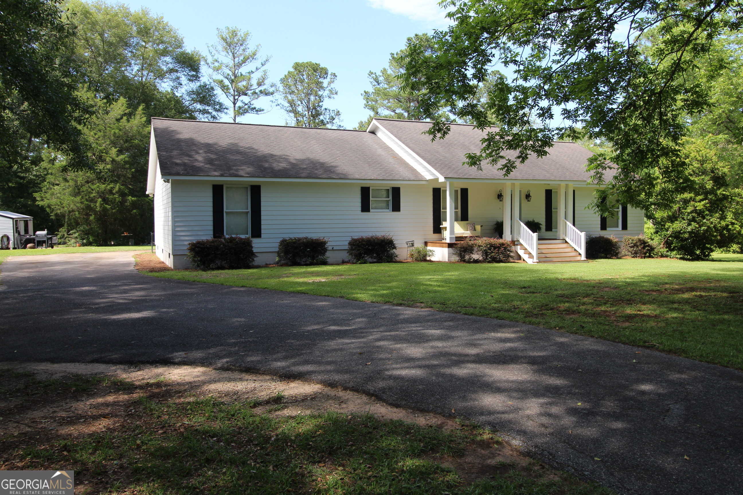 photo 2: 136 Briarwood Drive, Ellaville GA 31806