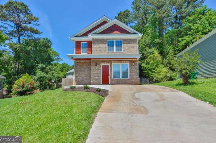 photo 1: 836 Leland Ct, Stone Mountain GA 30087