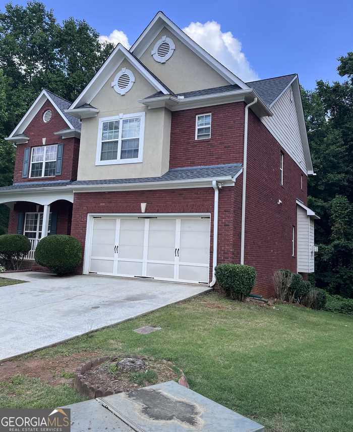 photo 1: 689 Pine Cove Drive, Lilburn GA 30047