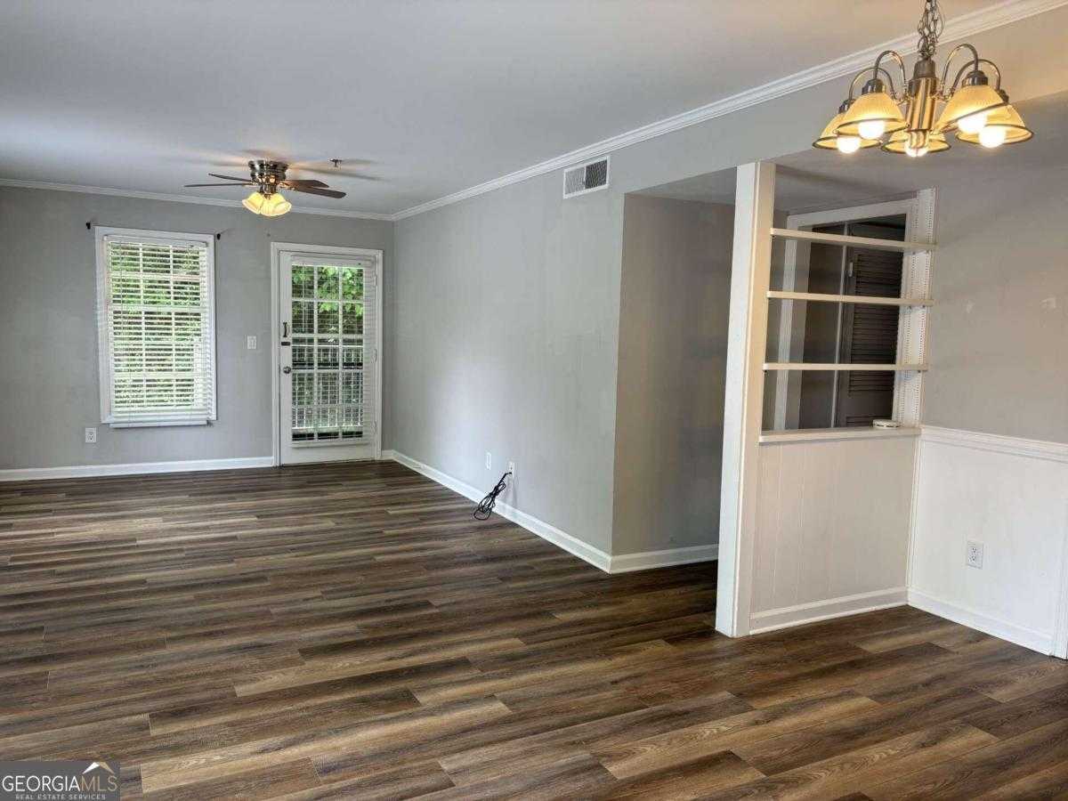 photo 3: 3117 Colonial Way Unit I, Atlanta GA 30341