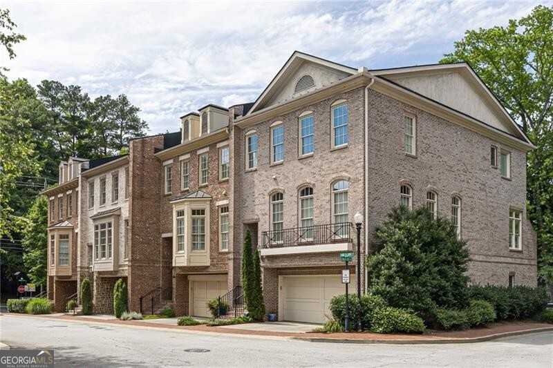 photo 1: 8 Candler Grove Court, Decatur GA 30030