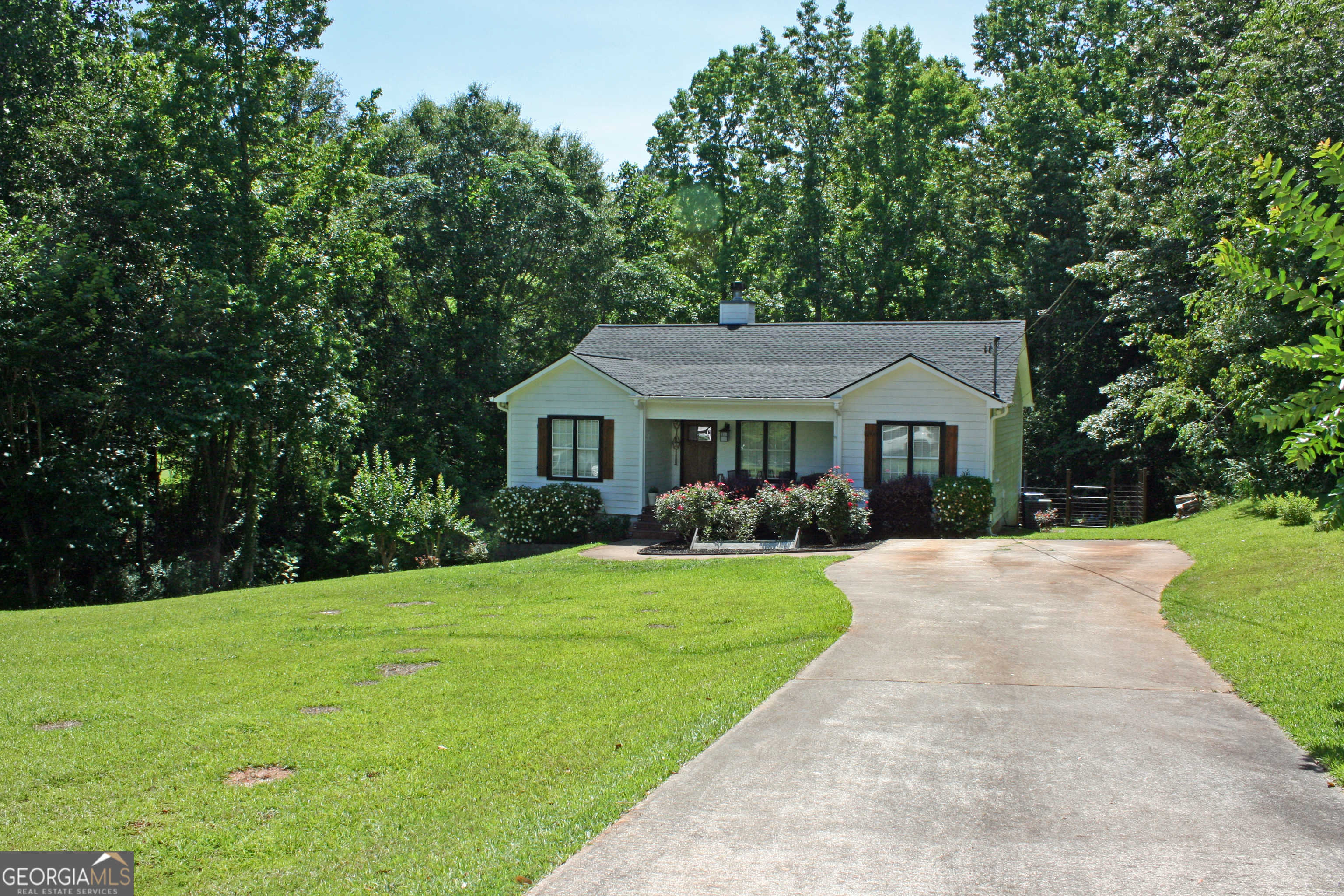 photo 2: 1030 Pine Hill Circle, Watkinsville GA 30677